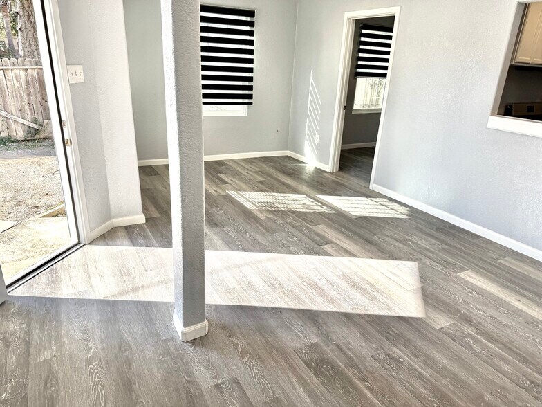 Building Photo - 4225 8th Ave