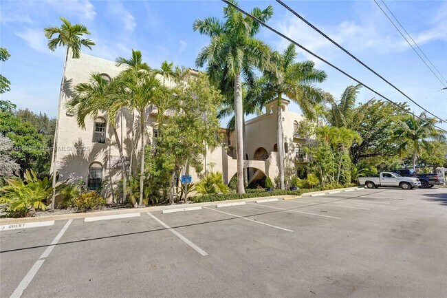 Building Photo - 815 NE 28th St