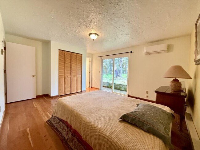 Building Photo - 9042 Monument Dr