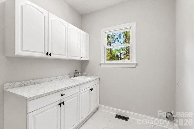 Building Photo - 3011 McKee Rd