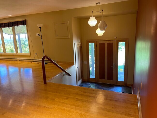 Foyer/Front entry - 13995 Centerline Rd