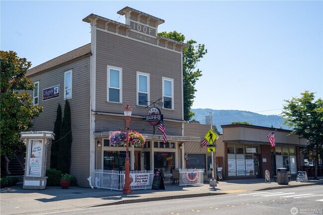 Building Photo - 230 SW Clark St