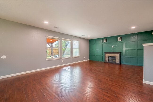 Building Photo - 9226 MacMillan Ln