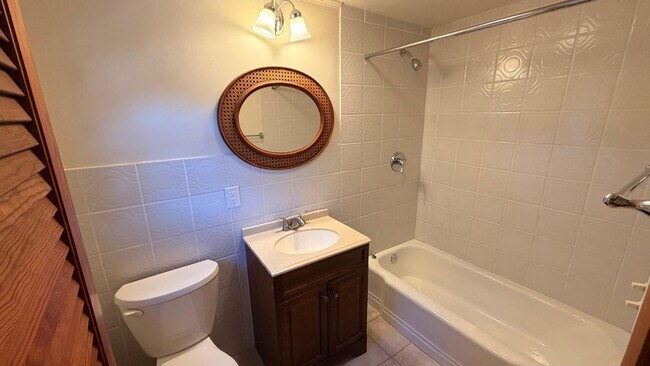 Building Photo - AVAILABLE NOW!