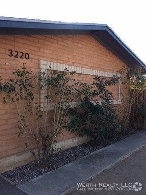 Building Photo - 3220 E Monte Vista Dr