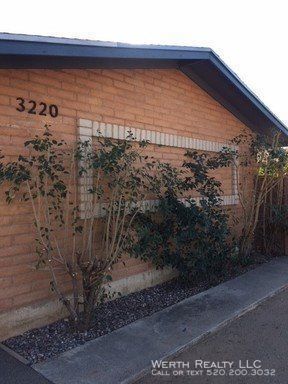 Primary Photo - 3220 E Monte Vista Dr