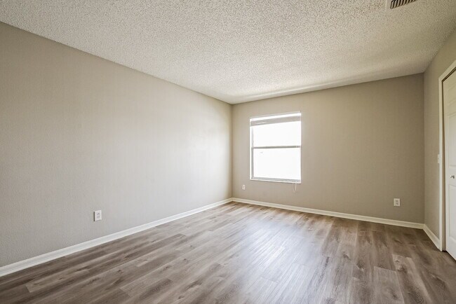 Building Photo - 1828 Olivia Cir