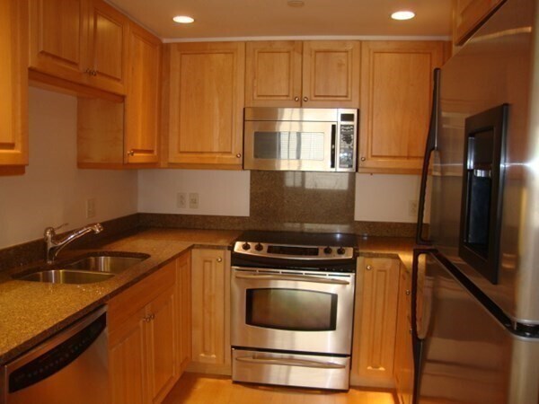 Building Photo - 12 Bowdoin St