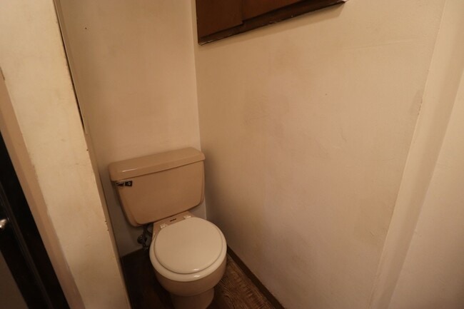 Building Photo - Large home close to Lyon