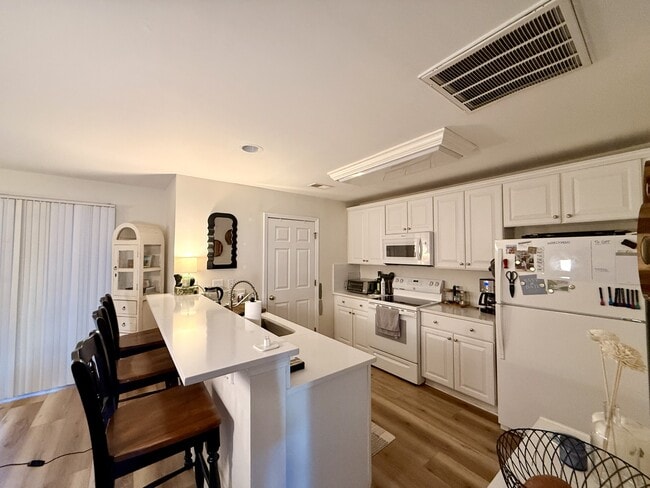 Building Photo - 1104 Harvester Cir