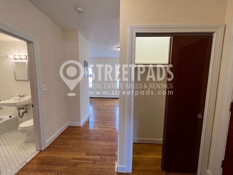 Building Photo - 172 N Beacon St