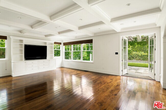Building Photo - 501 Toyopa Dr