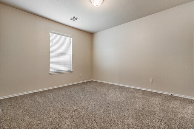 Building Photo - 15937 Katie Ridge Dr