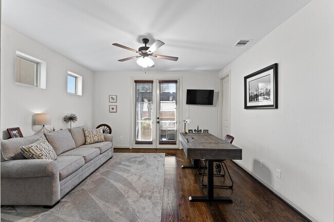 Building Photo - 1139 W 21st St