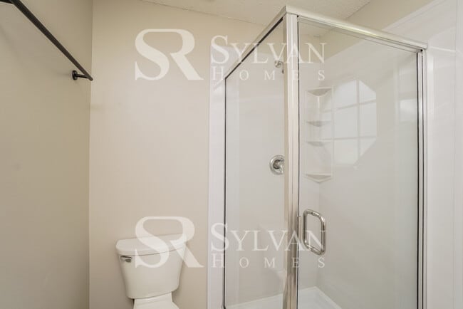 Building Photo - Don’t miss this Beautiful 3 Bedroom, 2 Bath home!