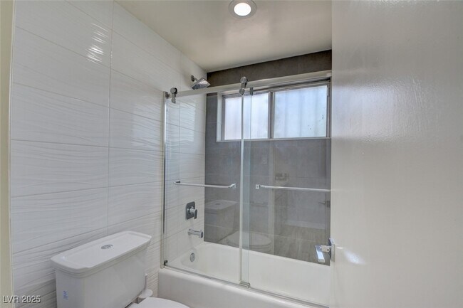 Building Photo - 1056 E Oakey Blvd