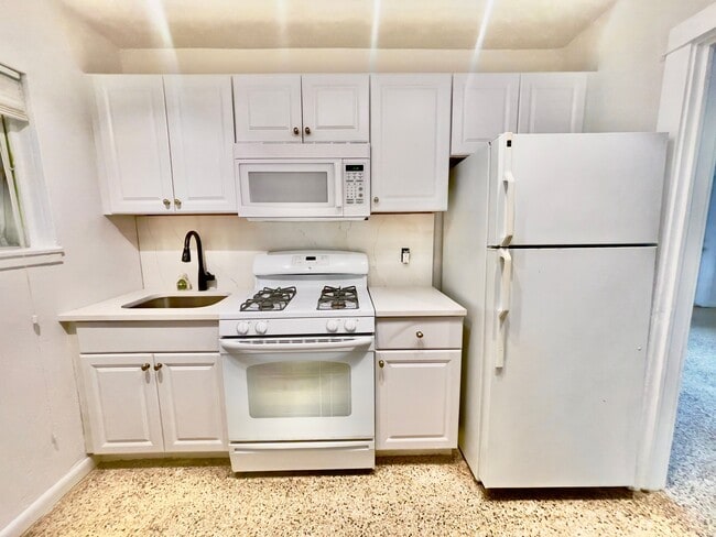 Building Photo - 1614 NE 7th St