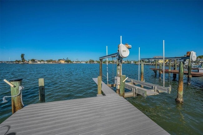 Building Photo - 14125 N Bayshore Dr