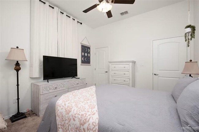 Building Photo - 23 S 5th St