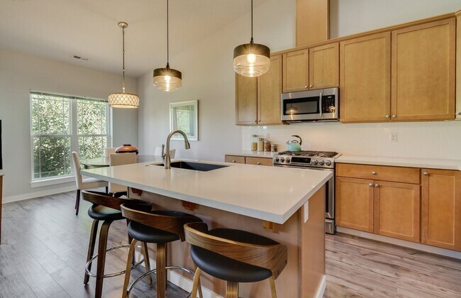 Building Photo - Spacious Happy Valley Townhome Featuring Three Bedrooms, Two Balconies & Attached Garage