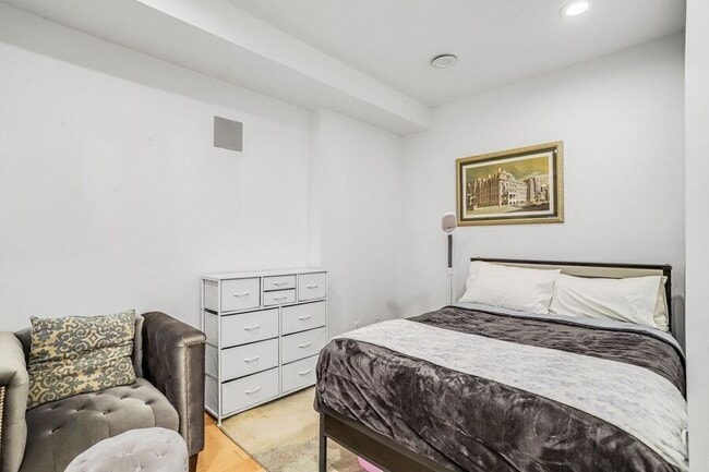 Building Photo - 816 Kennedy St NW