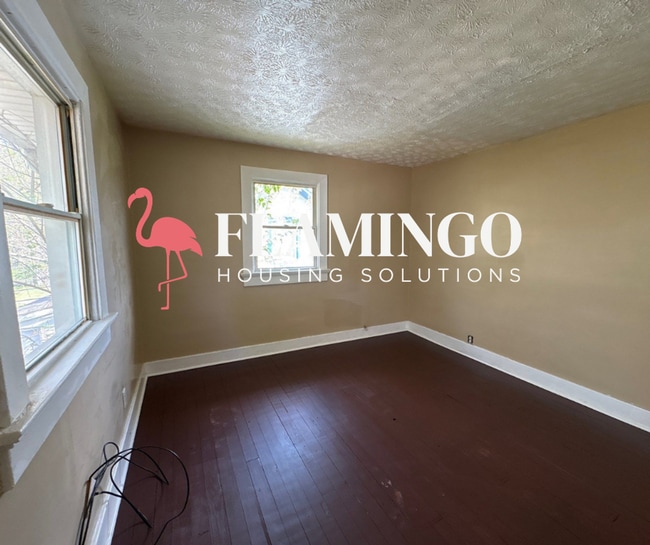 Building Photo - 725 Maplehurst Ave