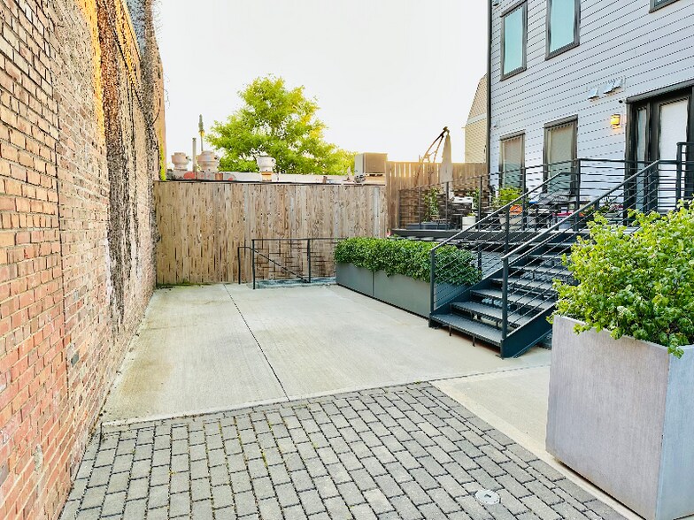 Building Photo - 838 Varnum St NW