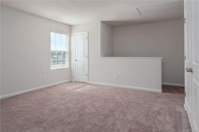Building Photo - Beautiful 3 Bedroom with 2.5 Baths and 2-Car Garage.