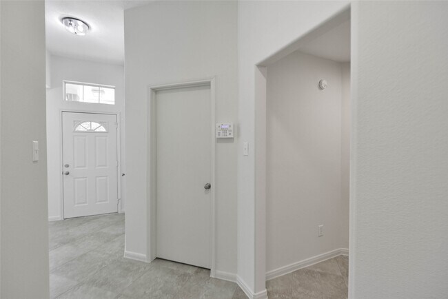 Building Photo - 27077 Crown Chase Dr