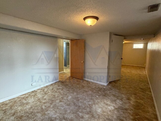 Building Photo - Charming 3 Bedroom 2 Bathroom House