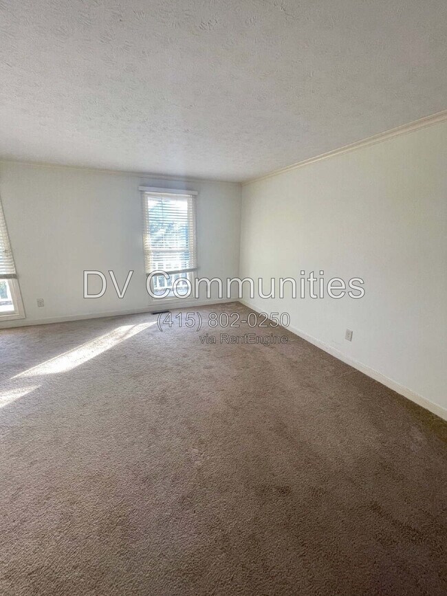 Building Photo - 32467 S Roundhead Dr