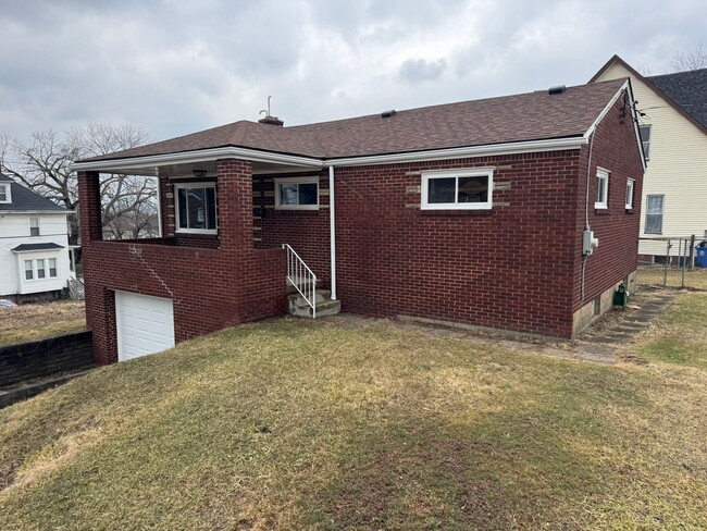 Building Photo - Cozy & Updated 3-Bedroom 1-Bath Ranch Hous...