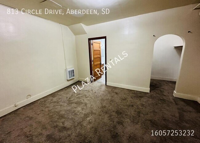 Building Photo - 19 7th Ave SE