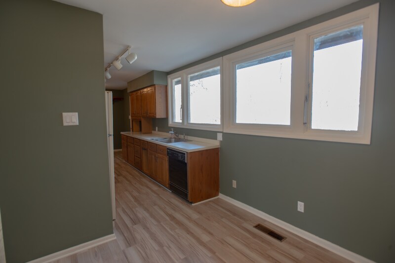 Building Photo - 1500 SW Clontarf St