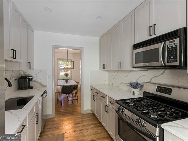 Building Photo - 1572 Berkeley Ln NE