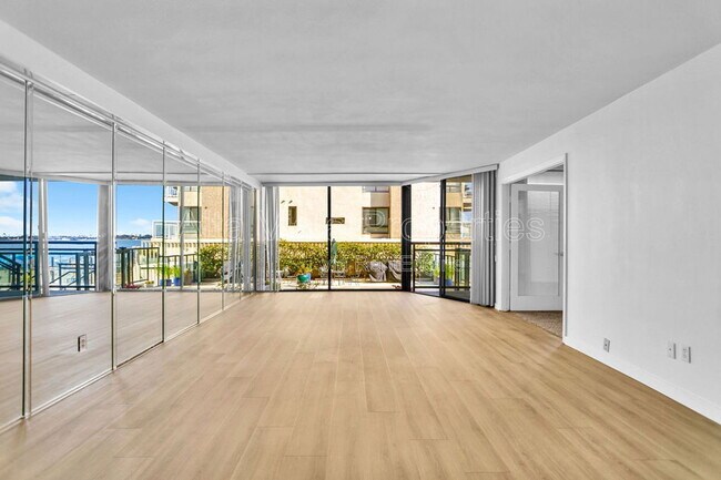 Building Photo - 3916 Riviera Dr