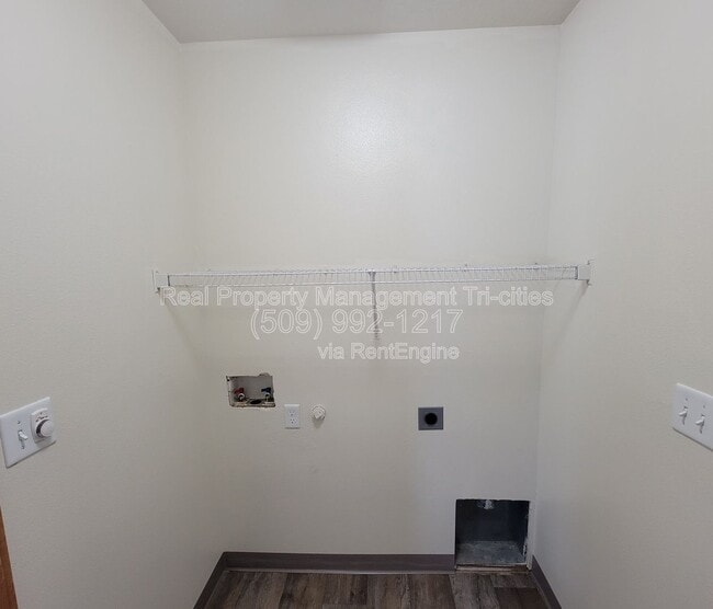 Building Photo - 6321 Thistledown Dr