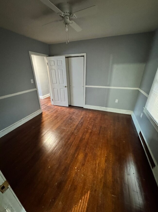 Building Photo - 4 bed 2 bath house in Petersburg