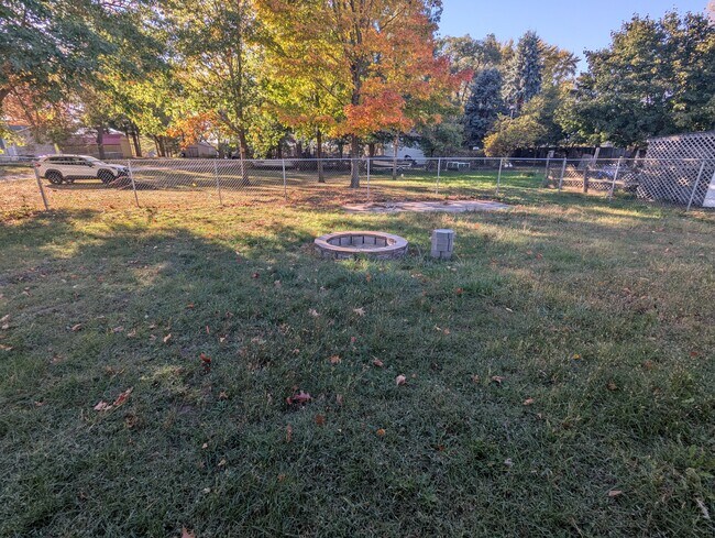 Building Photo - 1213 1st Ave NE