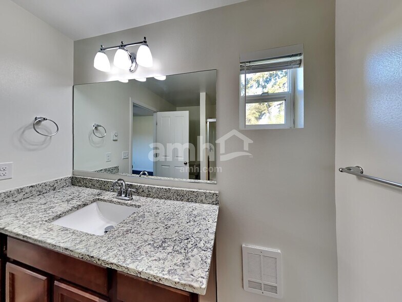 Building Photo - 16703 25th Ave Ct E