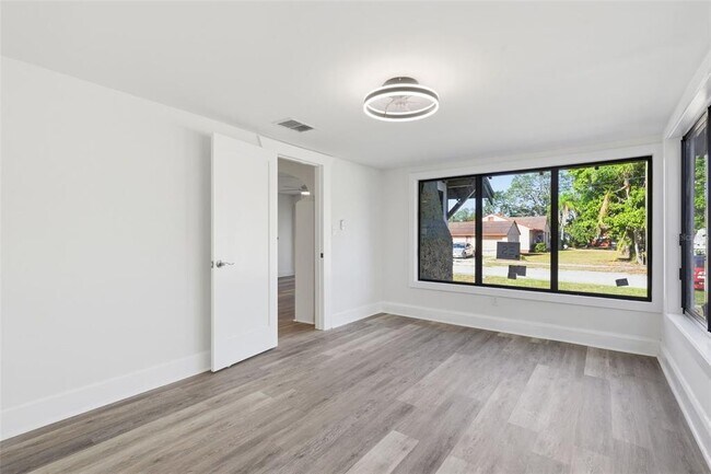 Building Photo - 1326 13th Ave S