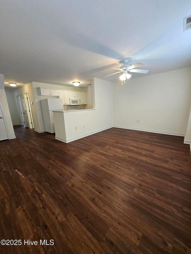 Building Photo - 208 Durango Pl