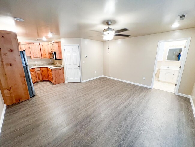 Building Photo - S205 Studio Apartment in Hildale *utilitie...