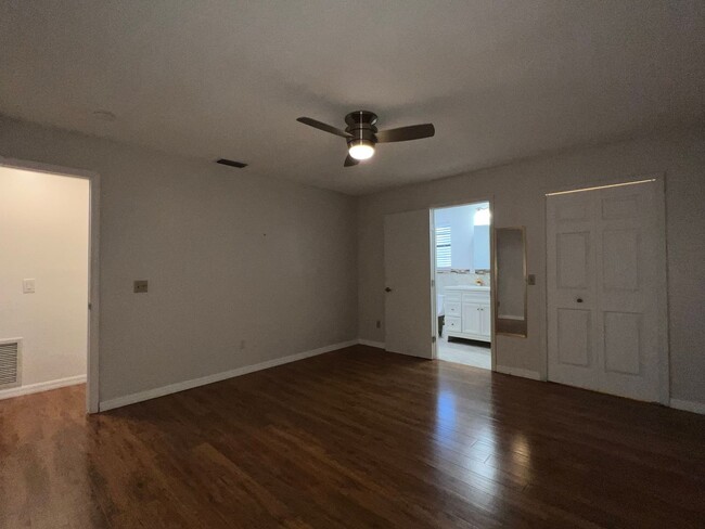 Building Photo - Available Now! Spacious 3 Bedroom 2 Bath o...