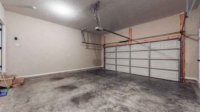 Building Photo - 802 Urton Woods Way