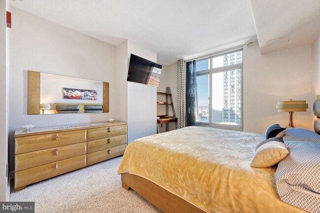 Building Photo - 675 S President St