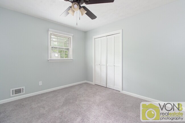 Building Photo - 2552 Hidden Hills Dr