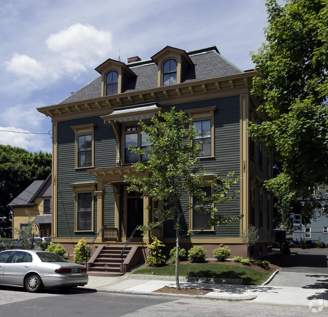 Building Photo - 43 Parkis Ave