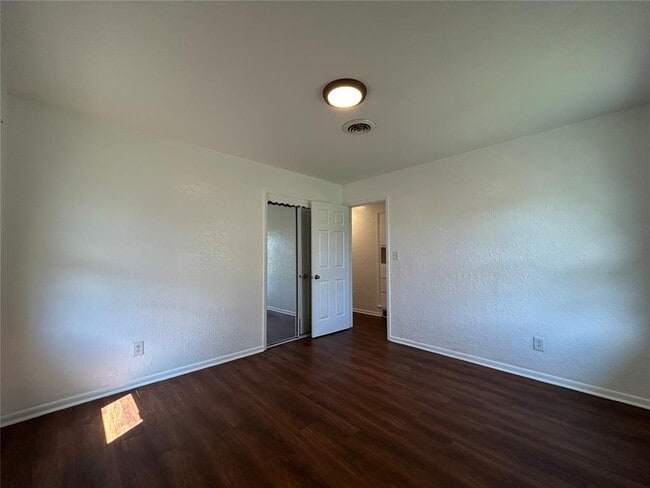 Building Photo - 3208 N Warren Ave