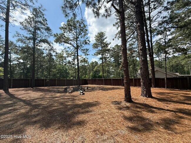 Building Photo - 175 Skyline Manor Rd